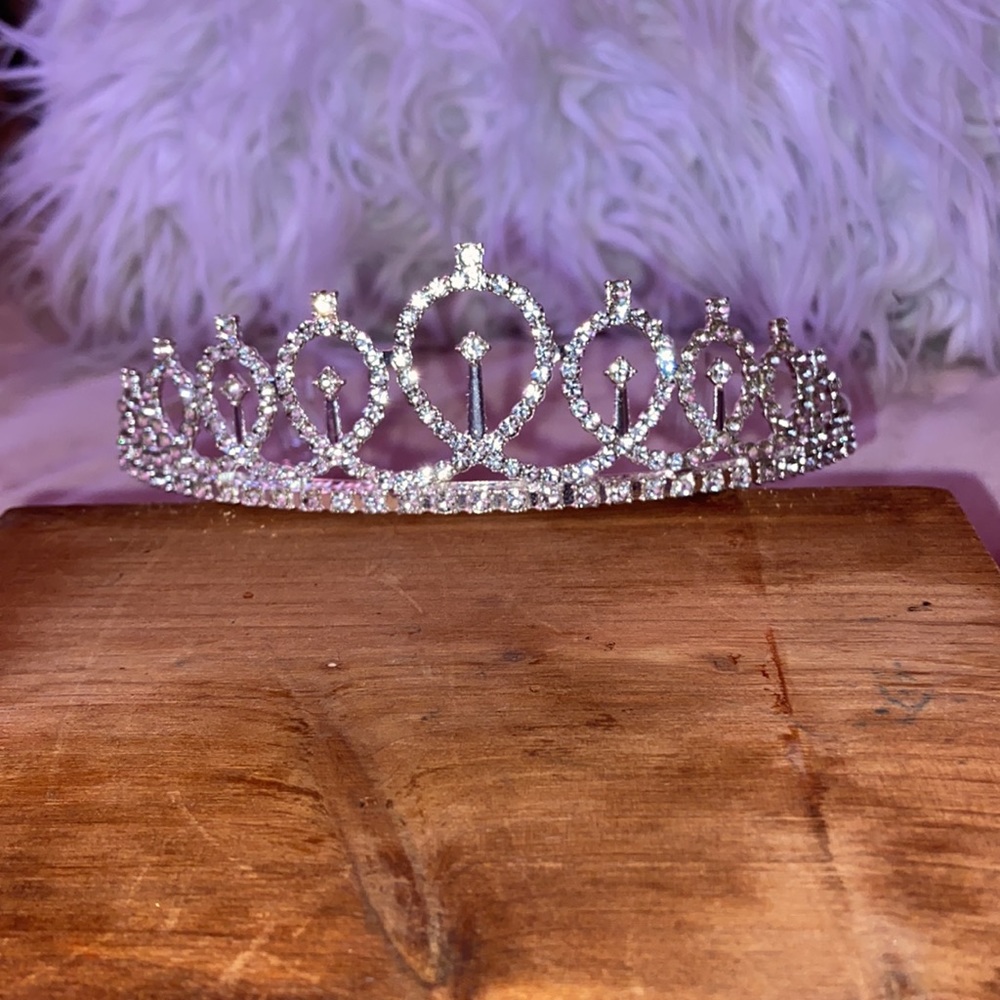 Regal Elegant Queen Tiara